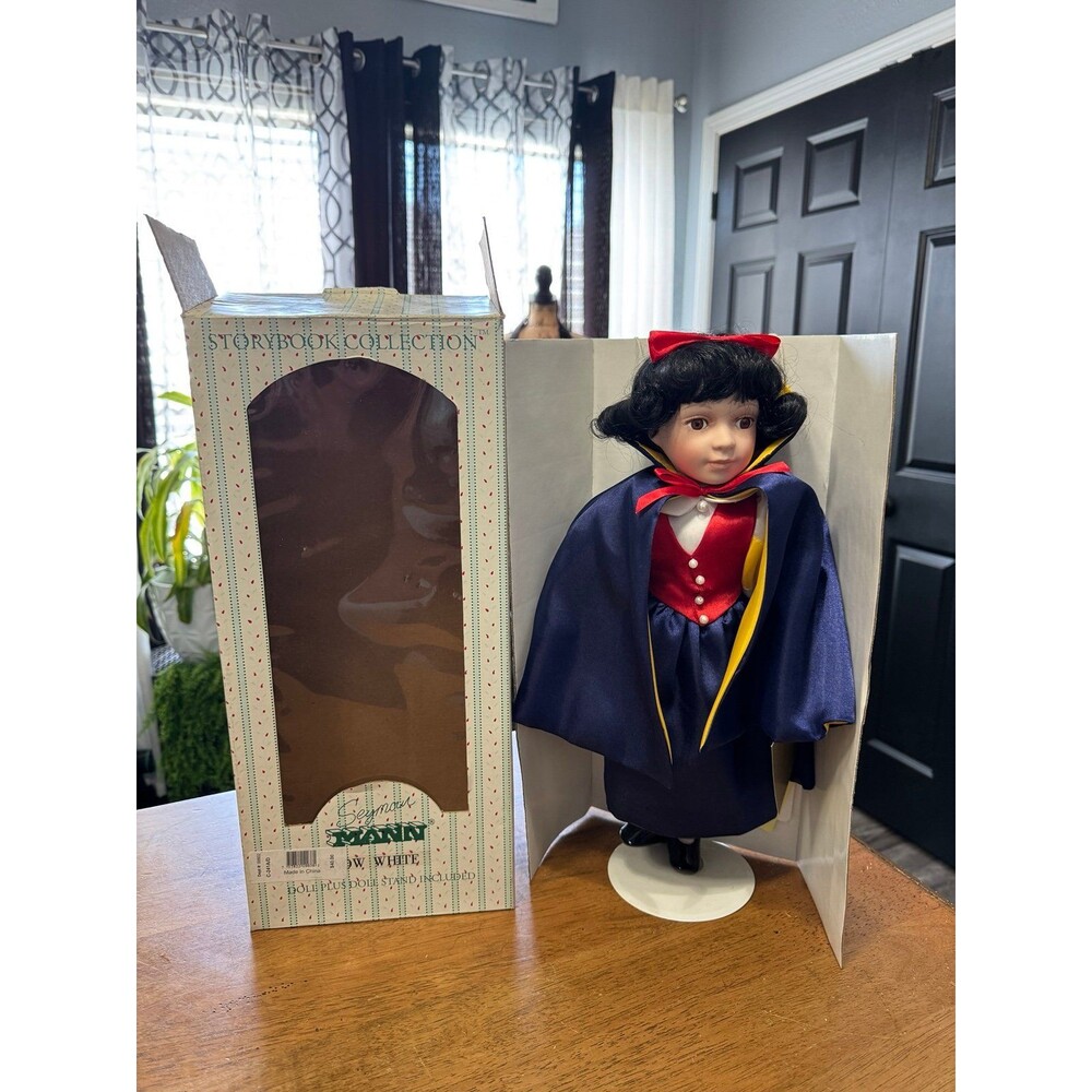 Seymour Mann Storybook Collection 16" Snow White porcelain doll